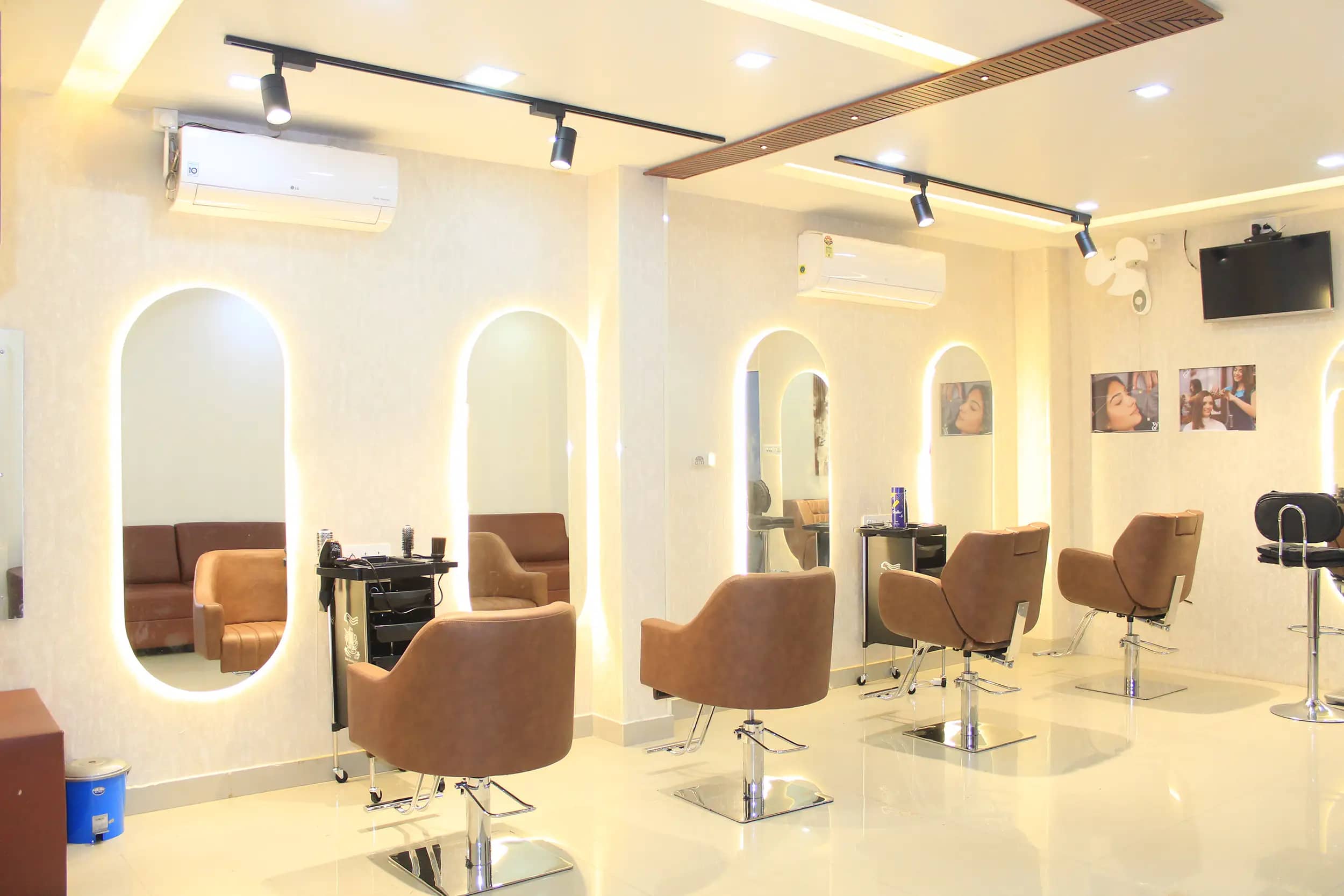 Viorica Beauty Parlour styling floor on Parappur Road, Kottakkal